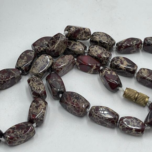 Vintage Brecciated Jasper Single Strand Hand Knotted Screw Clasp Necklace - Picture 8 of 8